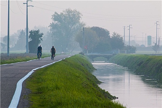 老人,乡村,自行车,道路,靠近,小,溪流,雾,位置