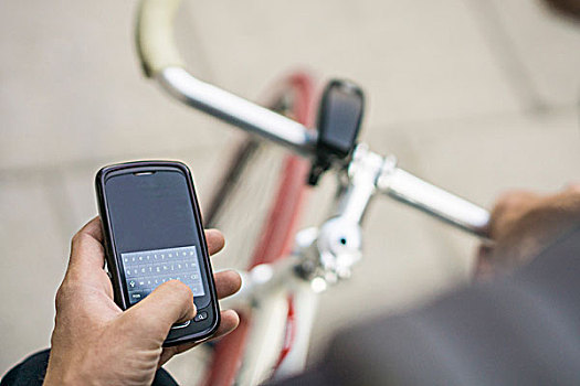 男人,智能手机,自行车