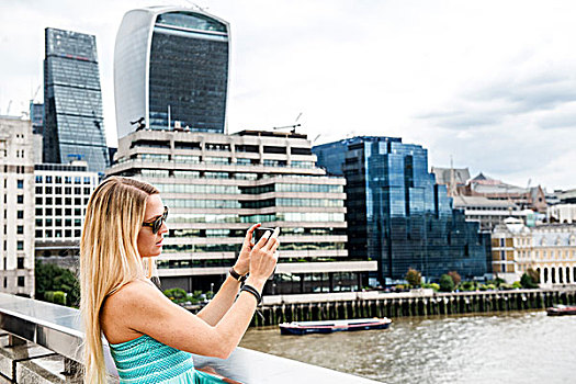 女性,游客,站立,伦敦桥,摄影,风景