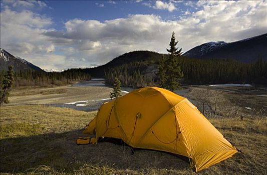 黄色,帐蓬,河岸,露营,河,后面,育空地区,加拿大,北美