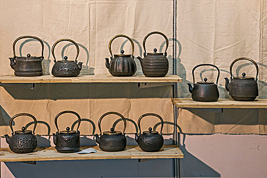 重庆茶博会上展示的铜茶壶