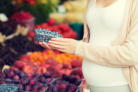 孕妇,买,蓝莓,街边市场
