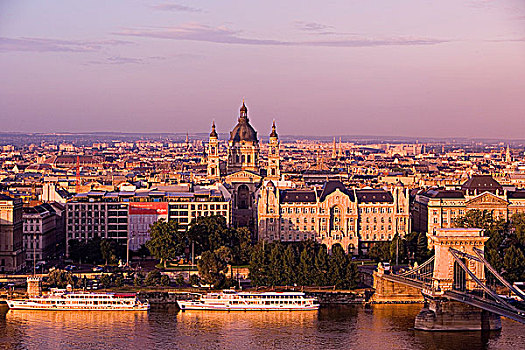 匈牙利,布达佩斯,多瑙河,大教堂,链索桥,金光
