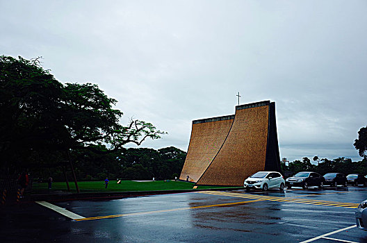 台中东海大学路思义教堂