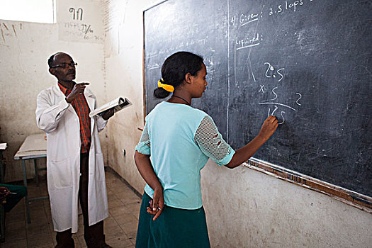 埃塞俄比亚,少女,文字,黑板,班级,工作,两个,群体,一个,早晨,下午