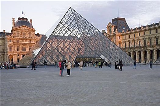 游客,正面,美术馆,卢浮宫金字塔,卢浮宫,巴黎,法国