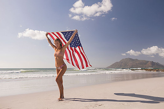 美女,拿着,摆动,美国国旗,海滩