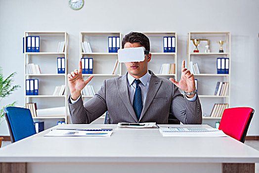 商务人士,虚拟现实,眼镜,办公室