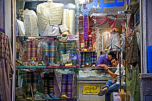 的黎波里,利比亚,两个,年轻,男人,店,销售,衣服,布帘