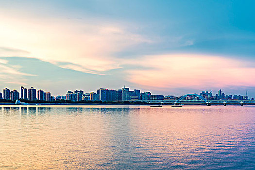 杭州钱塘江与城市建筑风光
