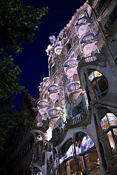 巴特罗之家,夜晚,建筑,设计,安东尼奥-高迪,巴塞罗那,加泰罗尼亚,西班牙,欧洲