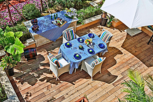 庭院餐桌1