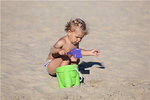 幼儿,女孩,玩,海滩