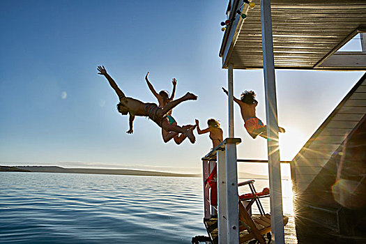 年轻人,朋友,跳跃,夏天,船屋,晴朗,海洋