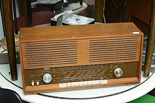 陈米记家具店内的老式收音机,香港湾仔