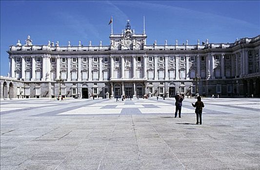 游客,拿,照片,正面,马德里皇宫