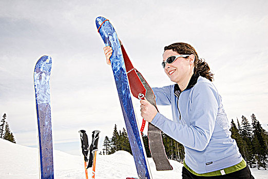 女人,攀登,边远地区,滑雪,准备,向上,山,跑,不列颠哥伦比亚省,加拿大