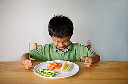 小男孩,盘子,蔬菜