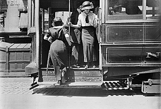 两个女人,有轨电车,百老汇,纽约,美国,消息,服务,电车,运输,历史