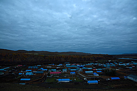 呼伦贝尔草原,俄罗斯族村落临江