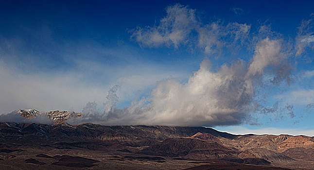 乌云,上方,山峦,死亡谷国家公园,加利福尼亚,美国