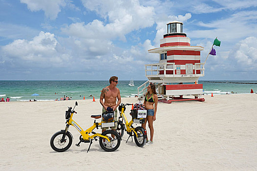 情侣,骑,电,自行车,瞭望塔,码头,迈阿密,救助,塔,南海滩,佛罗里达,美国,北美