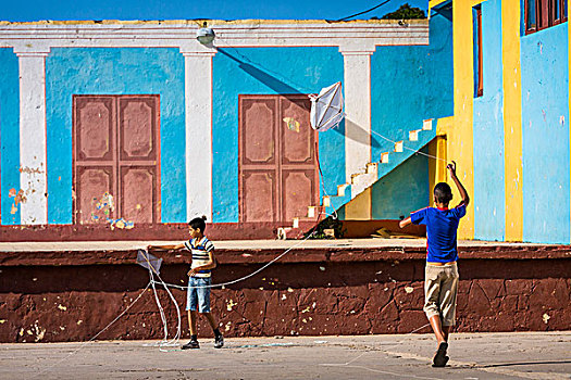 两个男孩,飞,风筝,特立尼达,古巴