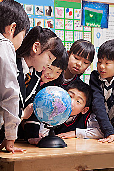 学童,看,地球仪,教室