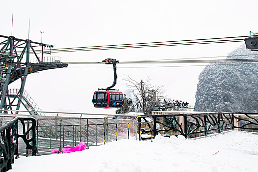 冰雪天天门山景区缆车