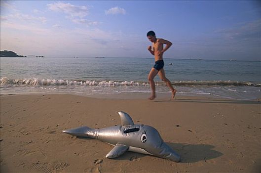 中国,海南岛,三亚,大东海,海滩,慢跑者,塑料制品,鲨鱼