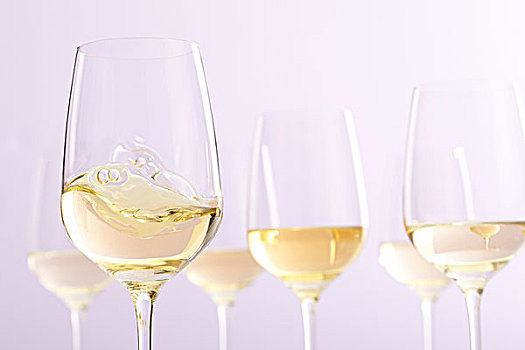 几个,玻璃杯,白葡萄酒
