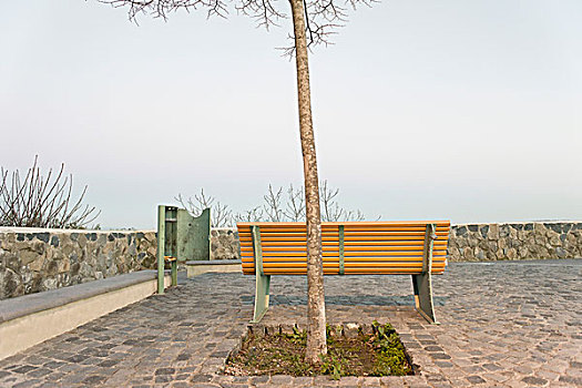 一个空的,长凳在日落,布拉恰诺,意大利