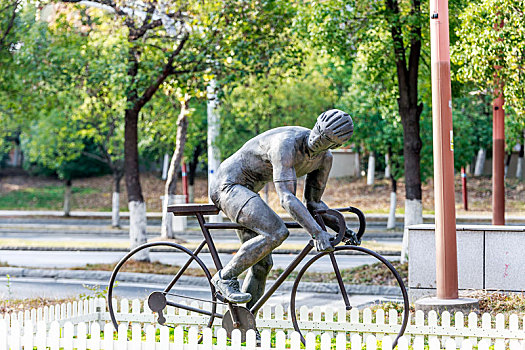 自行车运动雕塑,南京市国际青年文化公园