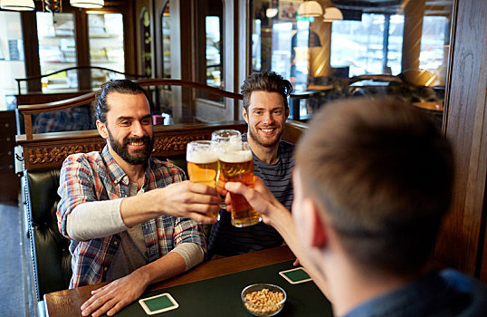 高兴,男性,朋友,喝,啤酒,酒吧