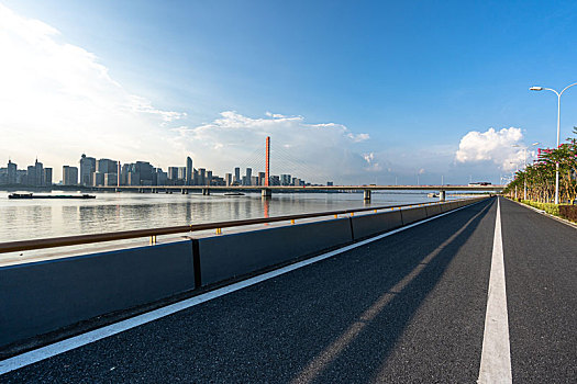 高速公路,城市天际线