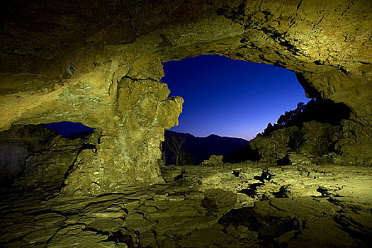 山西绵山-古代高僧修行的山洞
