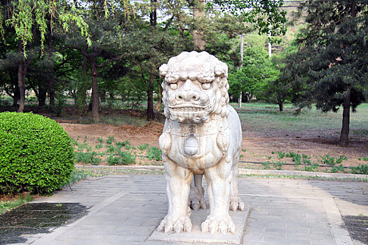 北京昌平明十三陵神道石像生,狮子