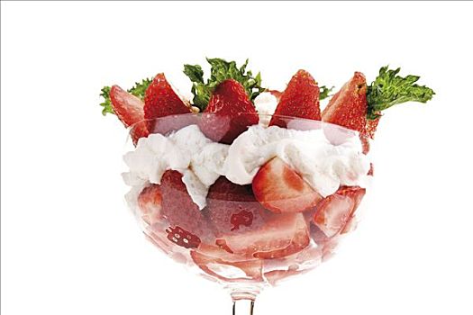 草莓,泡沫奶油,薄荷叶,玻璃