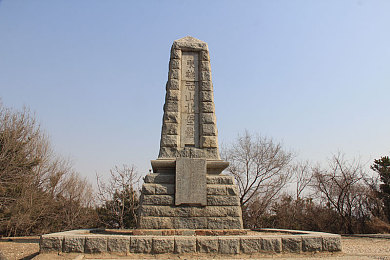 东鸡冠山堡垒纪念碑图片