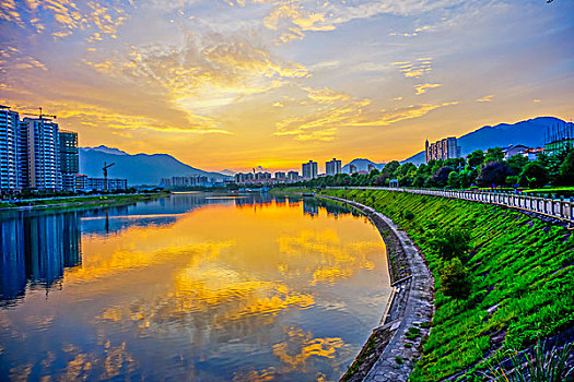 建筑群,高楼,河,灯,夜景,倒影,蓝天,白云