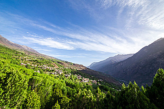 山村清晨