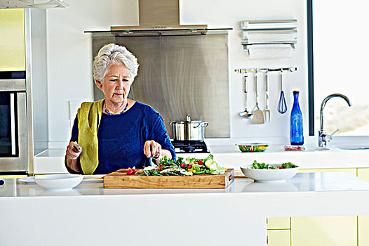 老年,女人,切,蔬菜,厨房