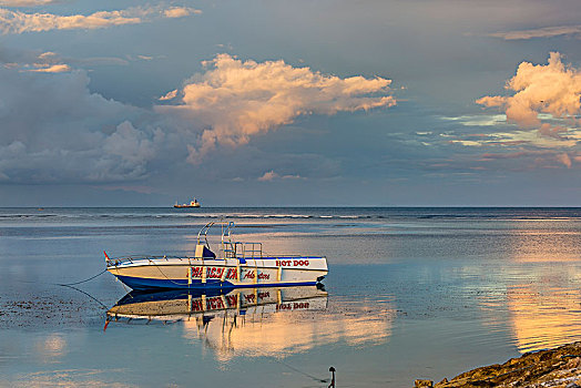 巴厘岛海上渔船