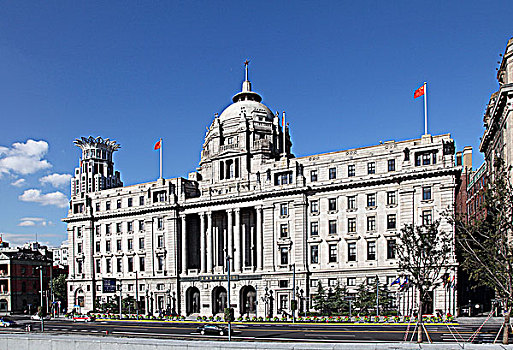 上海外滩地区著名的浦东发展银行大楼