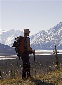 远足者,河谷,冰河,圣伊利亚斯山脉,克卢恩国家公园,自然保护区,育空地区,加拿大,北美