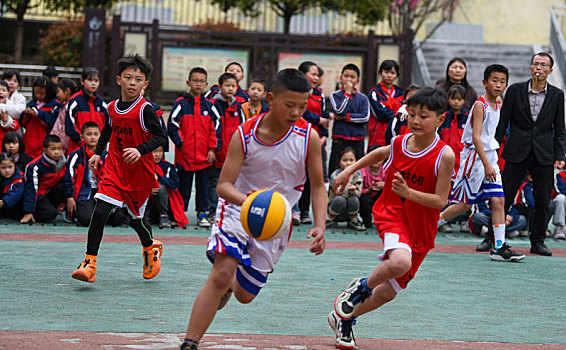 重庆酉阳,乡村小学生篮球赛精彩,篮,不住