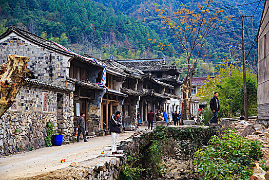 老房子,石屋,草垛,民居,道路