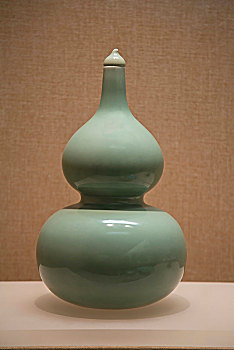 豆青釉带盖葫芦瓶