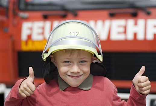 男孩,5岁,消防员