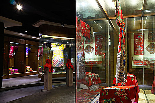 成都蜀锦博物馆,古代纺织品,刺绣龙袍